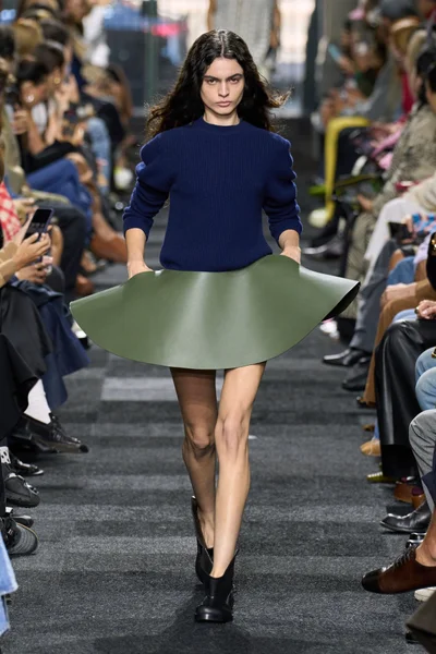 Look 11